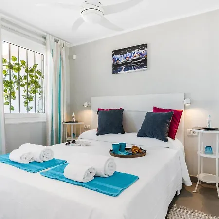 B16 Windsor Park, Exclusive Sea View, Heated Pool Apartment