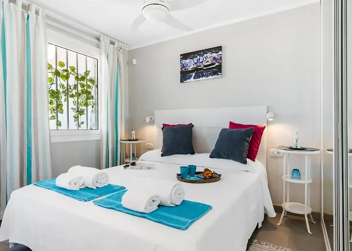 B16 Windsor Park, Exclusive Sea View, Heated Pool Appartamento